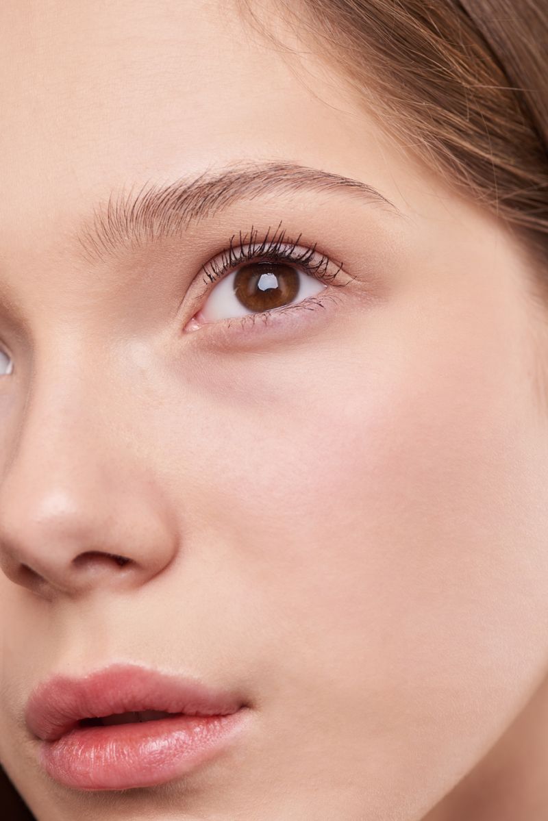 Tightens pores